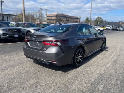 Used 2022 Toyota Camry SE FWD image 5