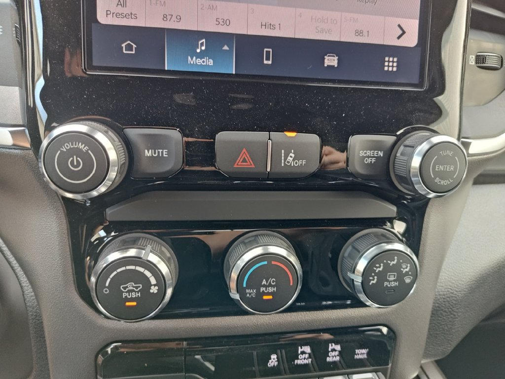Used 2026 RAM 1500 Express AWD/4WD image 22