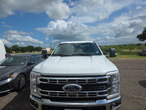 Used 2025 Ford F350 XLT AWD/4WD image 12