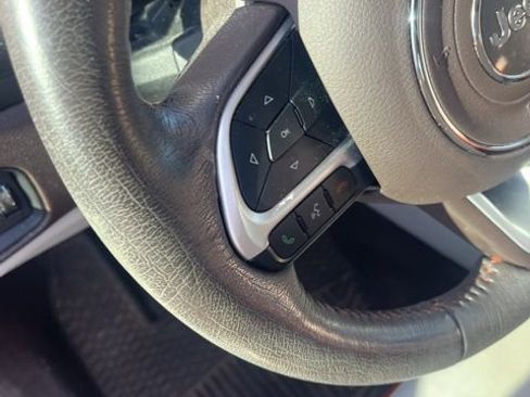 Used 2016 Jeep Renegade Limited image 9