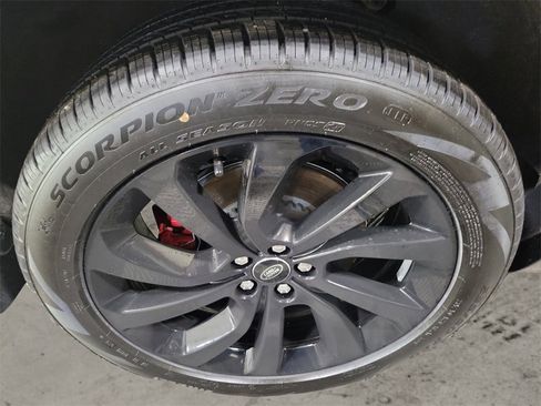 New 2024 Land Rover Discovery Sport S image 12