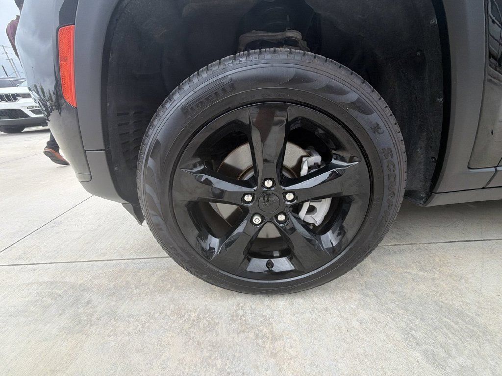 Used 2025 Jeep Grand Cherokee L Limited w/ Black Appearance Package RWD image 14