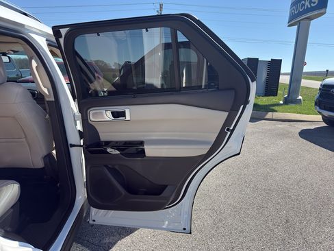 Used 2021 Ford Explorer Platinum w/ Equipment Group 601A image 19