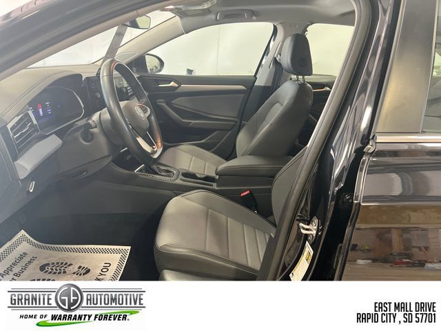 Used 2025 Volkswagen Jetta SE FWD image 18