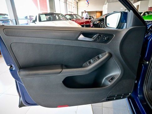 Used 2014 Volkswagen Jetta SE FWD image 15