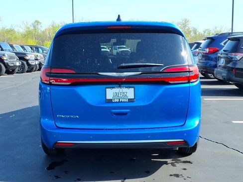 New 2026 Chrysler Pacifica Select image 20