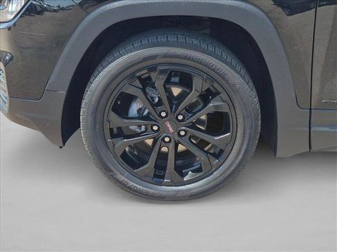 Used 2022 GMC Terrain SLE w/ Driver Convenience Package AWD/4WD image 9