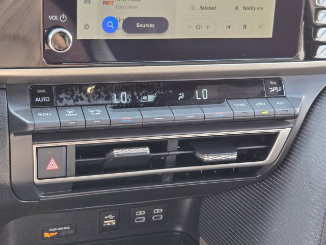 Used 2025 Toyota Camry SE FWD image 28