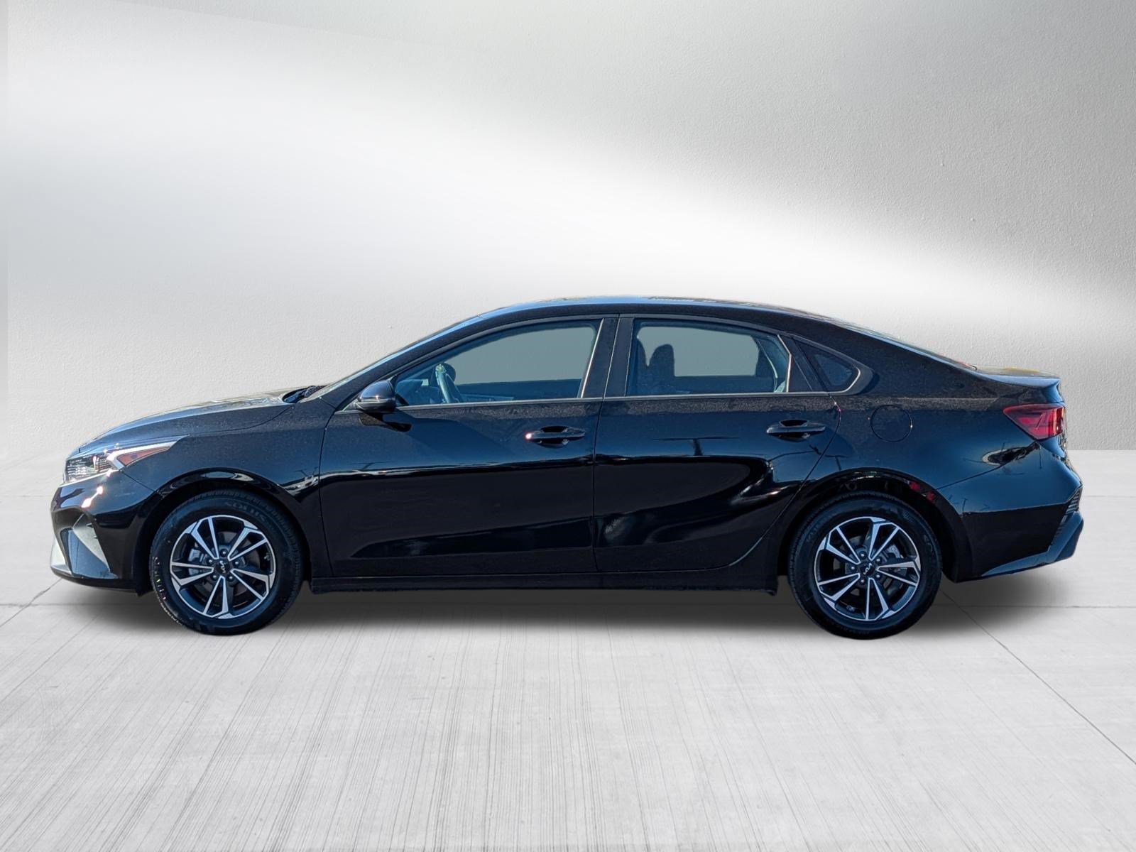 Certified 2024 Kia Forte LXS w/ LXS Technology Package FWD image 4