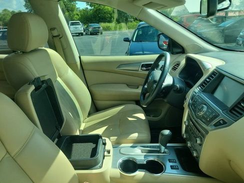 Used 2018 Nissan Pathfinder SL w/ SL Premium Package FWD image 3