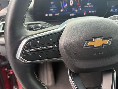 Used 2025 Chevrolet Traverse LT image 20