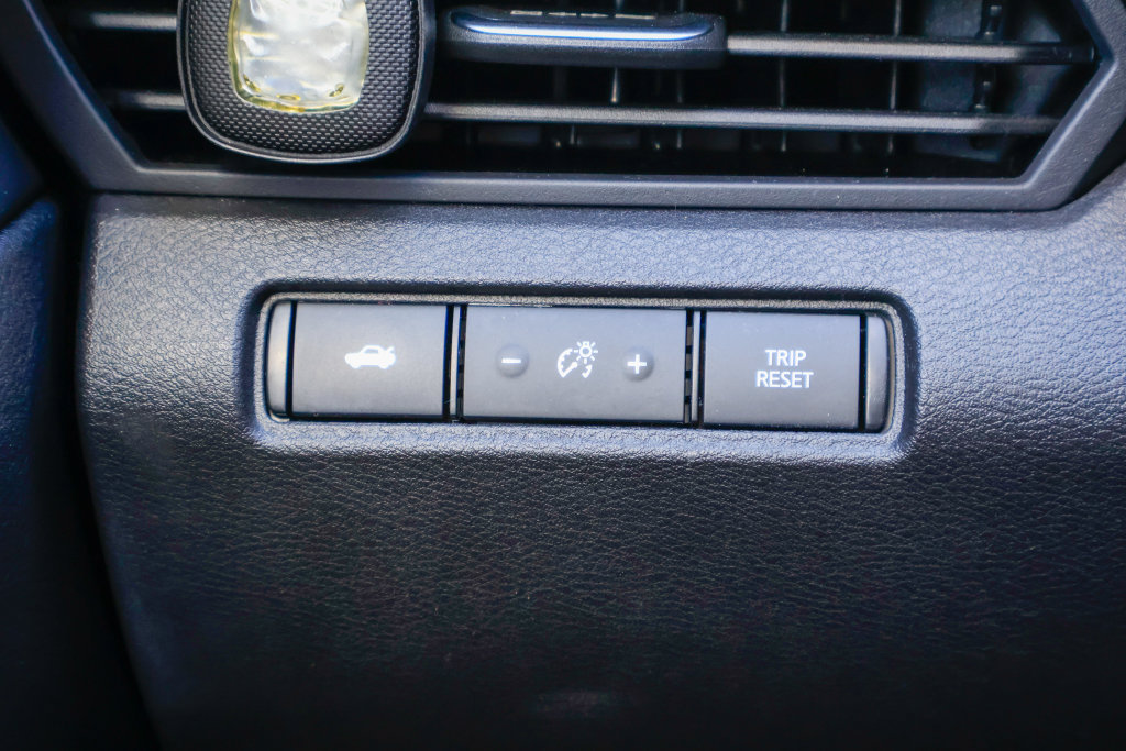 Used 2025 Nissan Altima 2.5 SV FWD image 17
