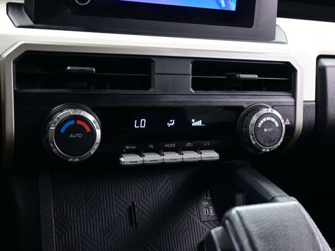 Used 2024 Toyota Tacoma TRD Off-Road AWD/4WD image 18
