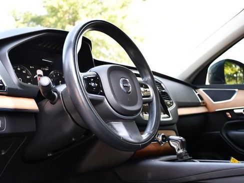 Used 2021 Volvo XC90 T6 Momentum w/ Advanced Package AWD/4WD image 11
