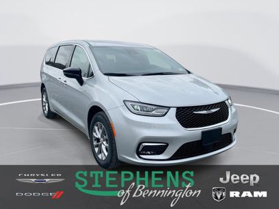 New 2026 Chrysler Pacifica Select