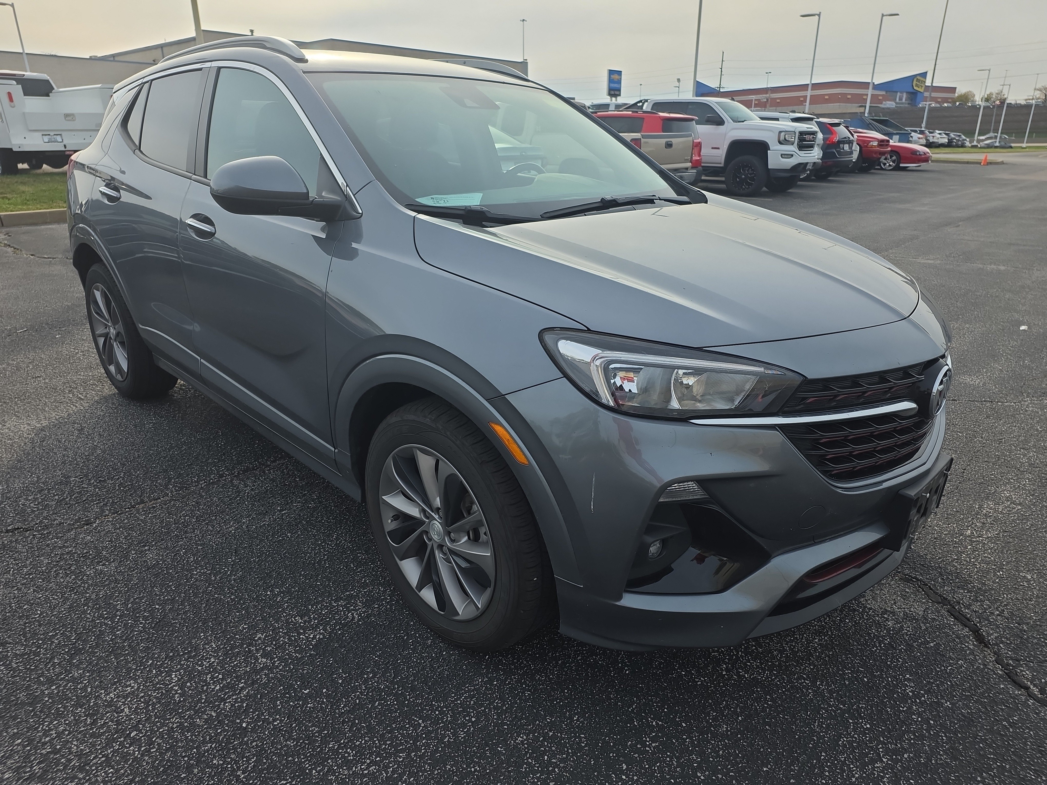 Used 2022 Buick Encore GX Select w/ Sport Touring Package FWD image 2