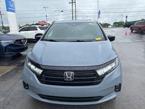 Used 2023 Honda Odyssey Sport image 4