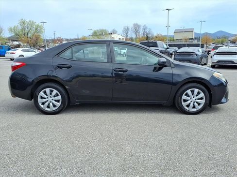 Used 2016 Toyota Corolla LE image 3