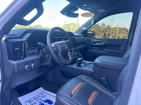 Used 2025 GMC Sierra 1500 AT4 w/ AT4 Premium Package AWD/4WD image 9