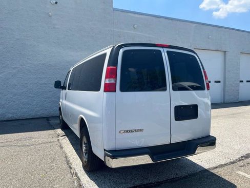 Used 2018 Chevrolet Express 2500 LT w/ LT Preferred Equipment Group image 4