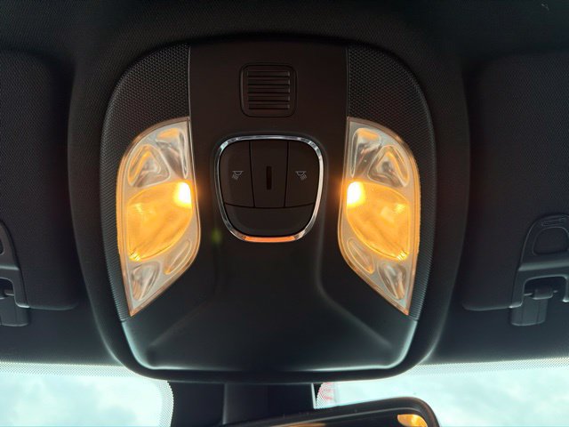 Used 2024 Jeep Compass Latitude AWD/4WD image 23