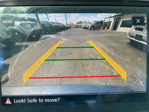 Used 2018 Volkswagen Tiguan SE w/ 3rd Row Seat Package image 16