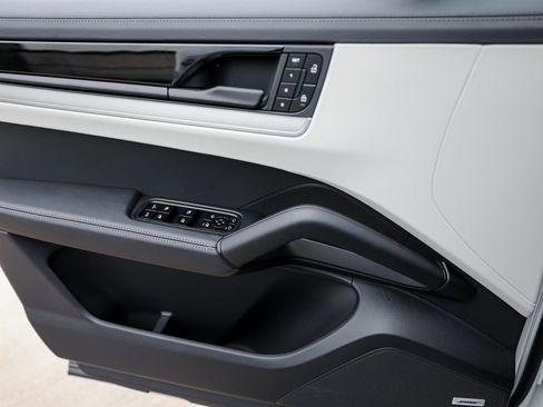 New 2026 Porsche Cayenne S image 24