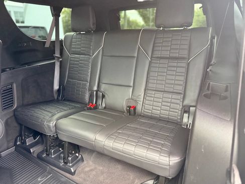 Used 2025 Cadillac Escalade ESV Sport Platinum w/ LPO, ONYX Package AWD/4WD image 18