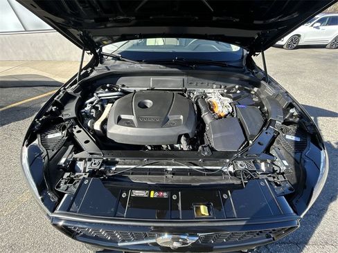 Certified 2025 Volvo XC60 T8 Plus w/ Climate Package image 10