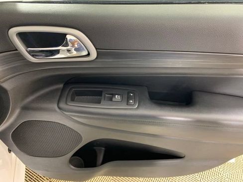 Used 2020 Jeep Grand Cherokee Altitude AWD/4WD image 31