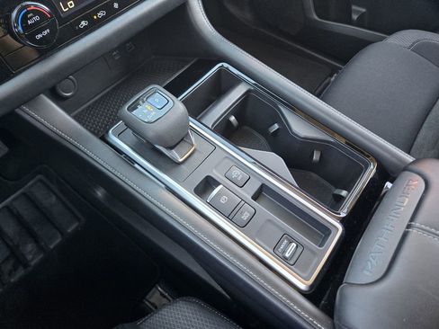 Used 2022 Nissan Pathfinder SV image 27