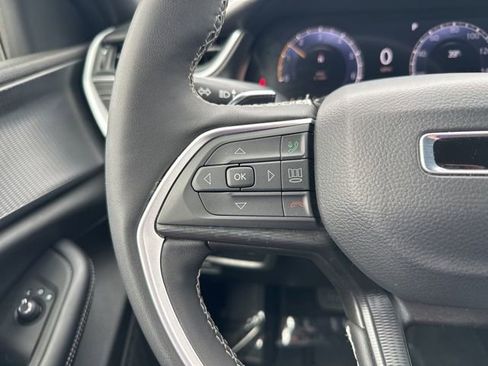 Used 2025 Jeep Grand Cherokee Altitude image 19