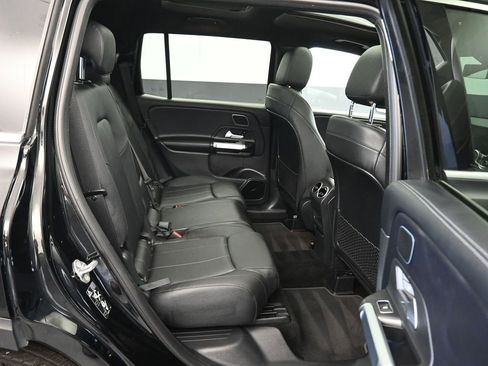 Used 2021 Mercedes-Benz GLB 250 4MATIC w/ Premium Package image 41