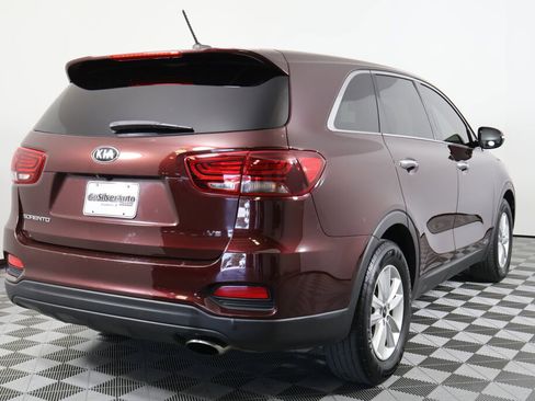 Used 2019 Kia Sorento LX image 3