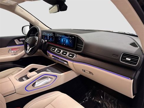 Used 2021 Mercedes-Benz GLS 450 4MATIC image 32