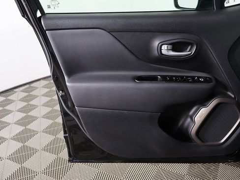 Used 2023 Jeep Renegade Latitude image 18