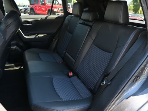 Used 2022 Toyota RAV4 XSE AWD/4WD image 32