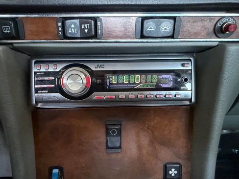 Used 1987 Mercedes-Benz 560 SL image 24