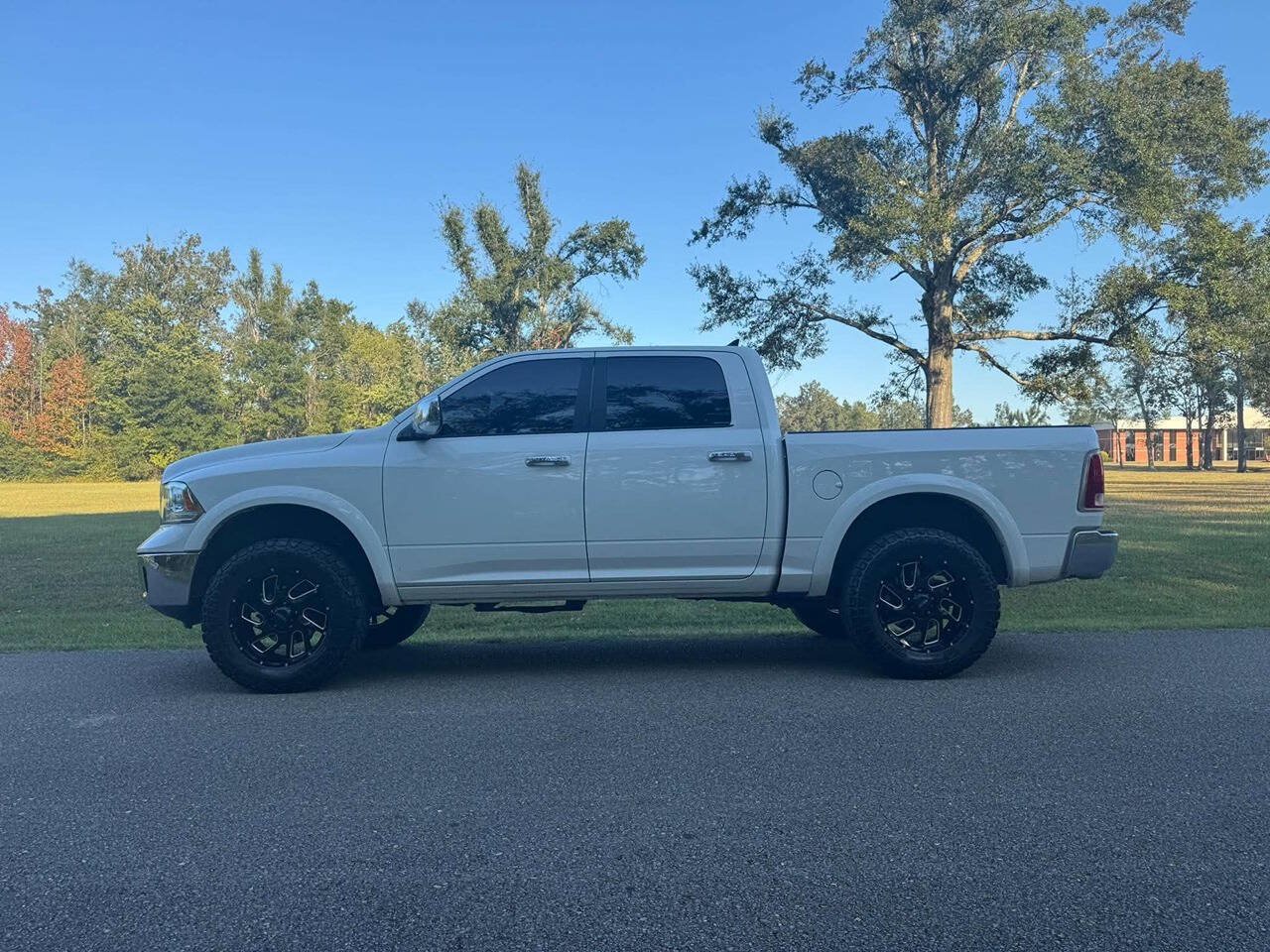 Used 2017 RAM 1500 Laramie w/ Convenience Group AWD/4WD image 5