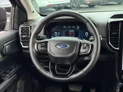 Used 2025 Ford Ranger Lariat w/ Black Appearance Package image 8