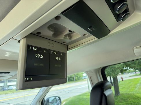 Used 2015 Chrysler Town & Country Touring-L w/ Driver Convenience Group FWD image 14