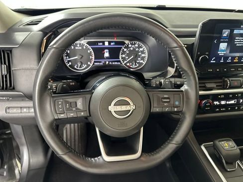 Used 2023 Nissan Pathfinder SL image 14