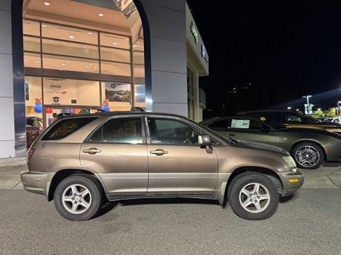 Used 1999 Lexus RX 300 w/ Limited Pkg FWD image 2