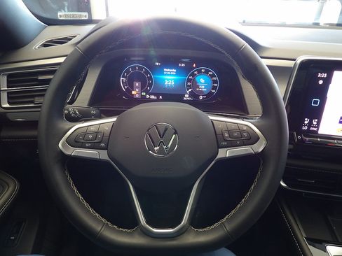 Used 2024 Volkswagen Atlas Cross Sport SE w/ Panoramic Sunroof Package AWD/4WD image 29