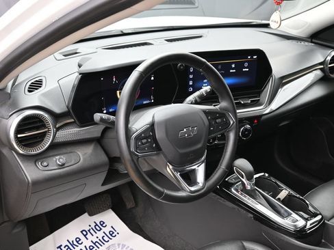 Used 2025 Chevrolet Trax ACTIV FWD image 17