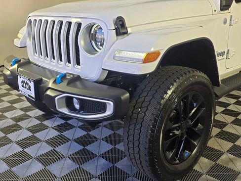 Used 2023 Jeep Wrangler Unlimited Sahara w/ Cold Weather Group AWD/4WD image 10