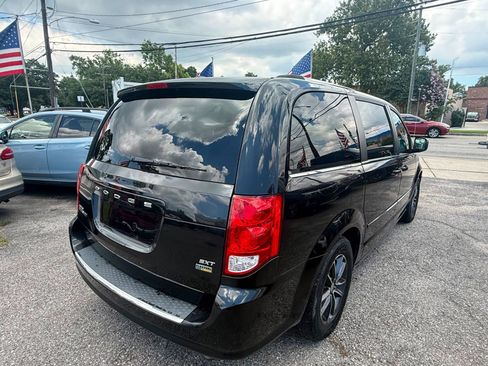 Used 2017 Dodge Grand Caravan SXT FWD image 6