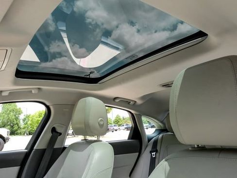 Used 2016 Jaguar XF Prestige RWD image 5