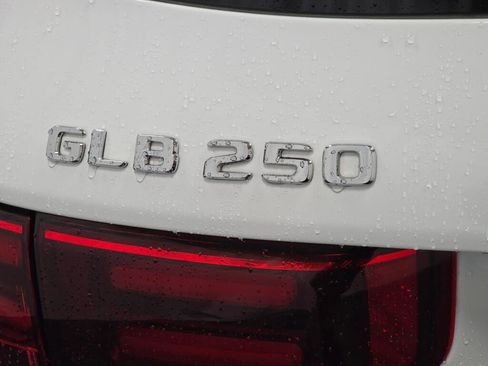Used 2025 Mercedes-Benz GLB 250 4MATIC image 31