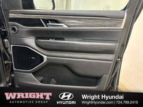 Used 2022 Jeep Wagoneer Series III w/ Premium Group I image 17